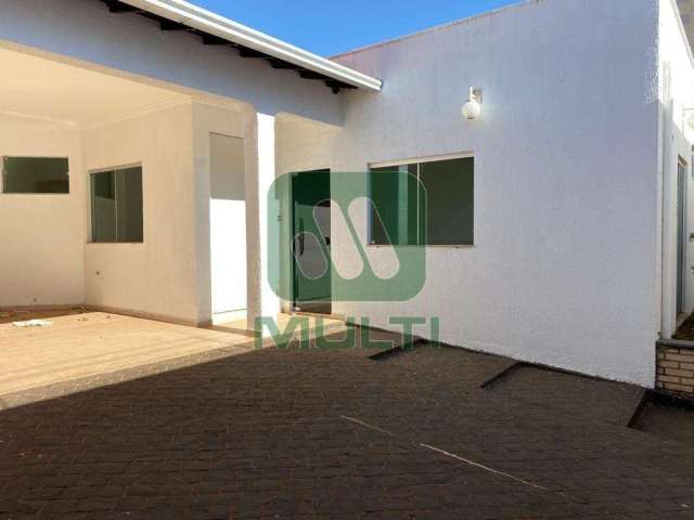 Casa com 3 quartos à venda no Alto Umuarama, Uberlândia  por R$ 780.000