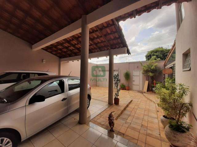 Casa com 4 quartos à venda no Jardim das Acácias, Uberlândia  por R$ 1.350.000