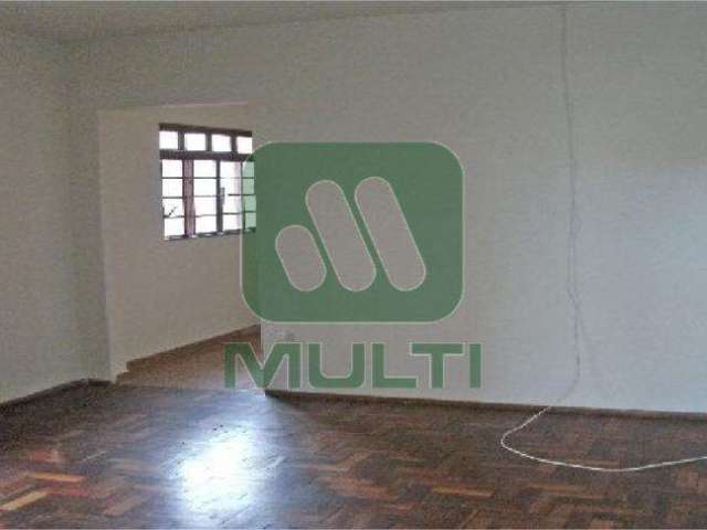 Casa com 3 quartos à venda no Umuarama, Uberlândia  por R$ 480.000