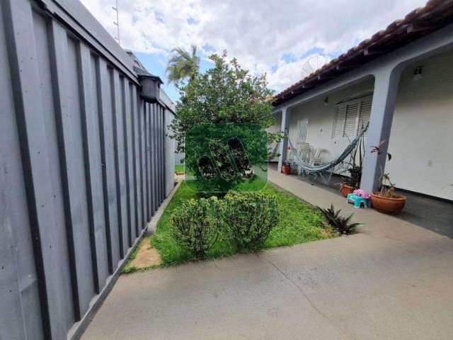 Casa com 3 quartos à venda na Cidade Jardim, Uberlândia  por R$ 650.000