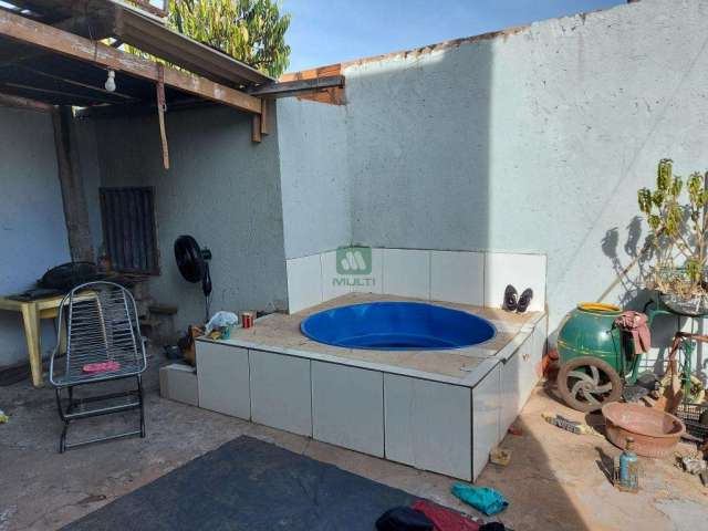 Casa com 5 quartos à venda no Shopping Park, Uberlândia  por R$ 800.000