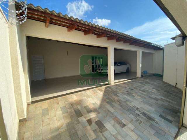 Casa com 4 quartos à venda no Alto Umuarama, Uberlândia  por R$ 1.050.000