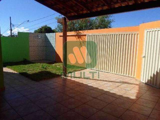 Casa com 3 quartos à venda no Nova Uberlândia, Uberlândia  por R$ 450.000