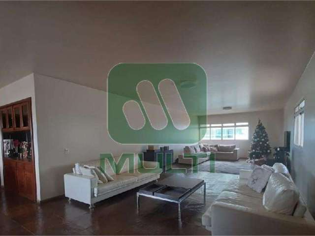 Apartamento com 4 quartos à venda no Centro, Uberlândia  por R$ 1.100.000