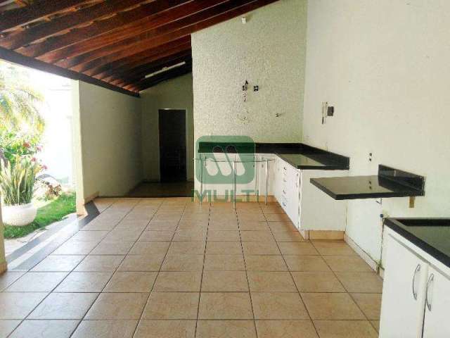 Casa com 4 quartos à venda em Saraiva, Uberlândia  por R$ 1.800.000