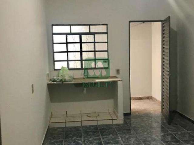 Casa com 2 quartos à venda no Lagoinha, Uberlândia  por R$ 750.000