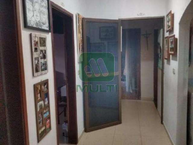 Casa com 3 quartos à venda no Umuarama, Uberlândia  por R$ 2.000.000