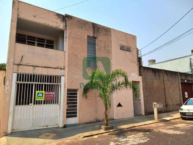 Apartamento com 3 quartos para alugar no Bom Jesus, Uberlândia  por R$ 1.500