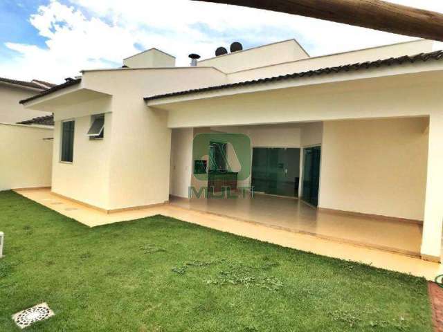 Casa em condomínio fechado com 3 quartos para alugar no Jardins Barcelona, Uberlândia  por R$ 10.000