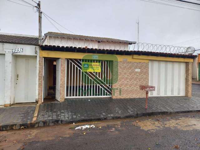 Casa com 3 quartos para alugar no Santa Mônica, Uberlândia  por R$ 3.300