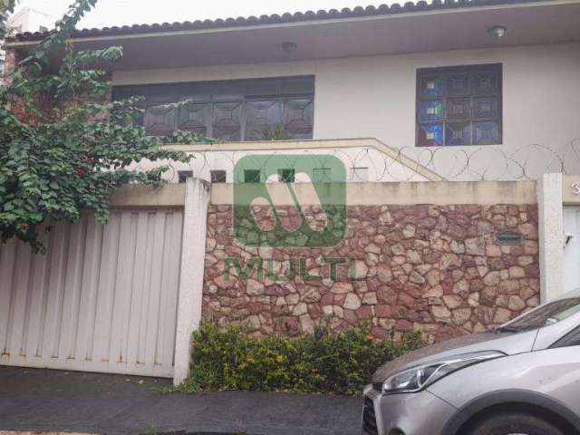 Casa comercial com 5 salas para alugar no Centro, Uberlândia  por R$ 5.500