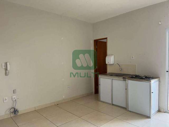 Sala comercial para alugar no Jardim dos Gravatás, Uberlândia  por R$ 750