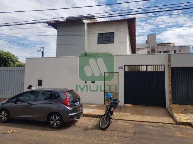 Casa comercial para alugar no Conjunto Segismundo Pereira, Uberlândia  por R$ 4.400