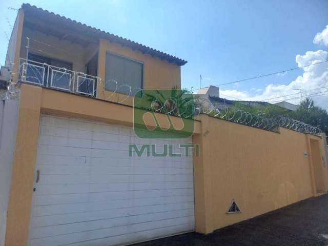 Casa com 4 quartos para alugar no Tabajaras, Uberlândia  por R$ 8.000