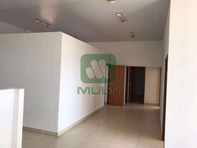 Sala comercial para alugar em Granada, Uberlândia  por R$ 2.500