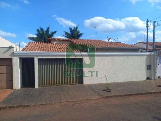 Casa com 3 quartos para alugar na Cidade Jardim, Uberlândia  por R$ 4.000