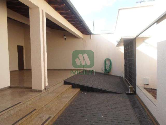 Casa comercial para alugar no Brasil, Uberlândia  por R$ 7.300