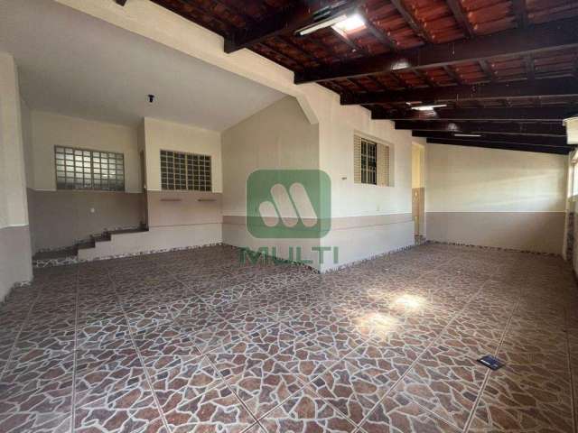 Casa comercial para alugar no Brasil, Uberlândia  por R$ 3.900