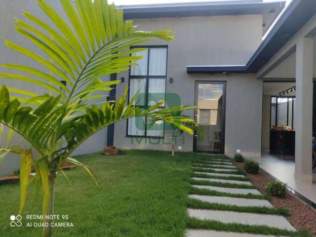 Casa com 3 quartos à venda no Jardim Europa, Uberlândia  por R$ 1.000.000