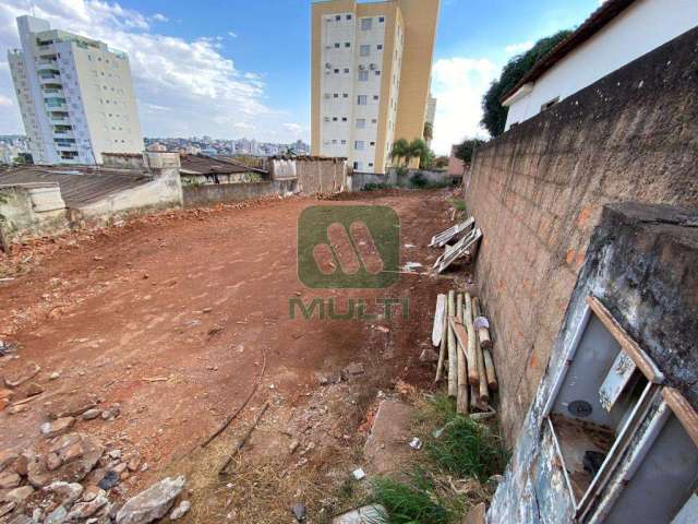 Terreno comercial à venda no Fundinho, Uberlândia  por R$ 370.000