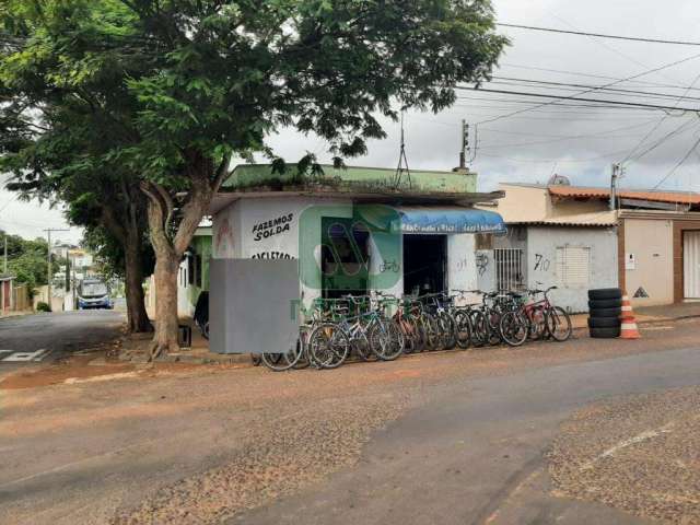 Casa com 8 quartos à venda no Martins, Uberlândia  por R$ 400.000