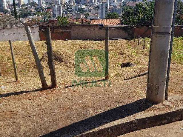 Terreno comercial à venda no Vigilato Pereira, Uberlândia  por R$ 400.000