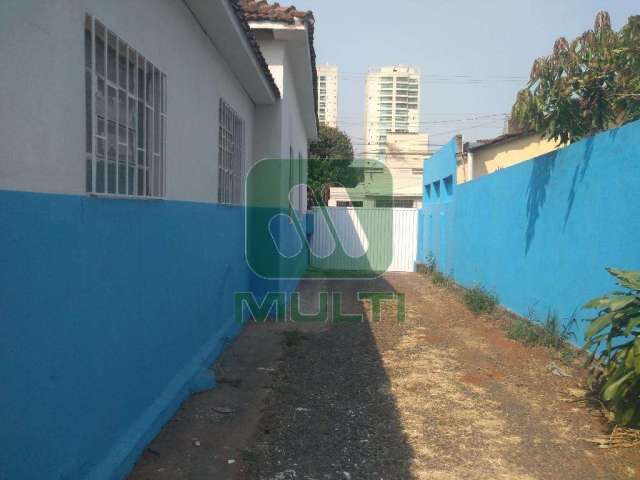 Casa comercial à venda no Centro, Uberlândia  por R$ 750.000