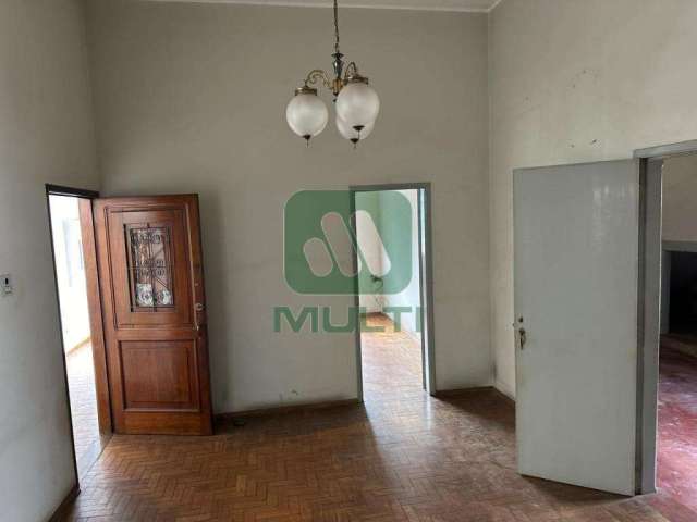 Casa comercial com 3 salas à venda no Centro, Uberlândia  por R$ 1.000.000