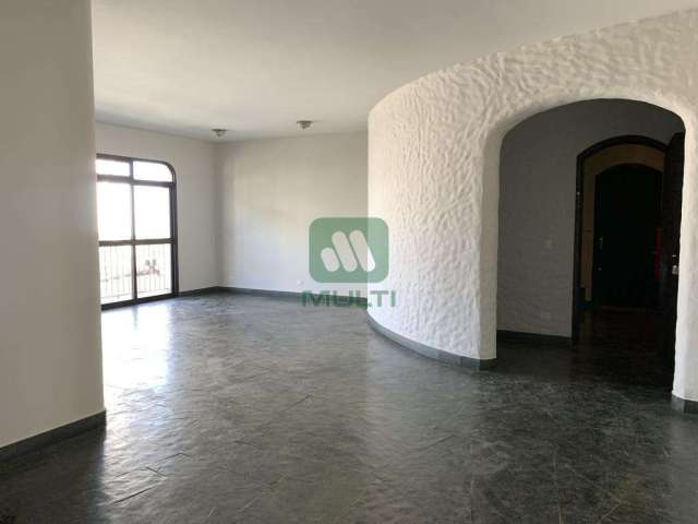 Apartamento com 3 quartos para alugar no Martins, Uberlândia  por R$ 2.750