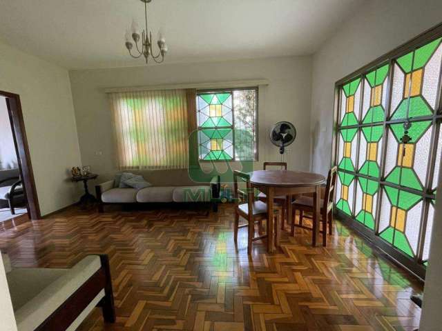 Casa com 3 quartos à venda no Cazeca, Uberlândia  por R$ 700.000