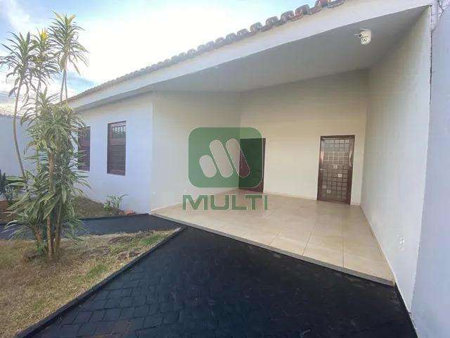 Casa com 3 quartos à venda no Custódio Pereira, Uberlândia  por R$ 820.000