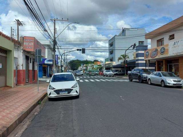 Ponto comercial com 4 salas à venda no Martins, Uberlândia  por R$ 700.000