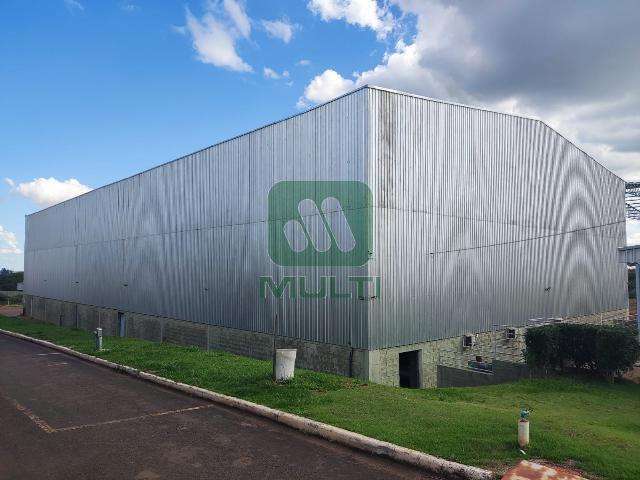 Barracão / Galpão / Depósito para alugar no Distrito Industrial, Uberlândia  por R$ 32.000