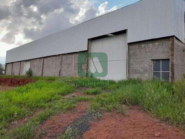 Barracão / Galpão / Depósito para alugar no Distrito Industrial, Uberlândia  por R$ 17.000