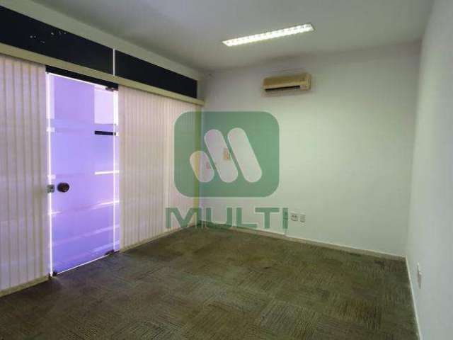 Sala comercial com 1 sala à venda no Santa Mônica, Uberlândia  por R$ 240.000