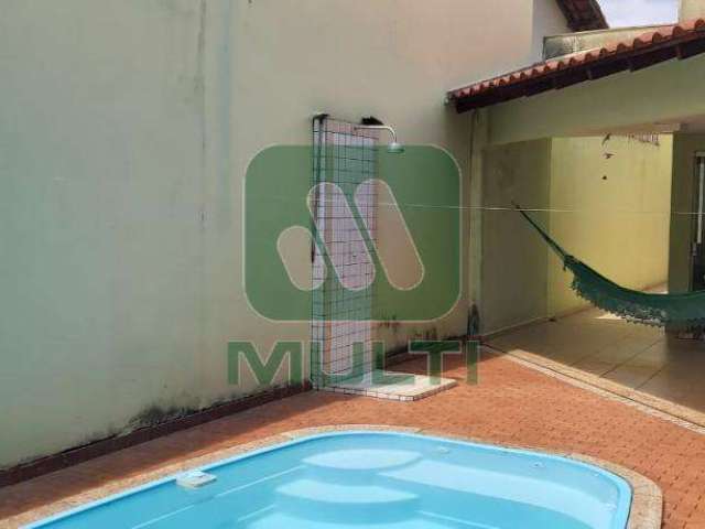 Casa com 1 quarto à venda no Vigilato Pereira, Uberlândia  por R$ 650.000