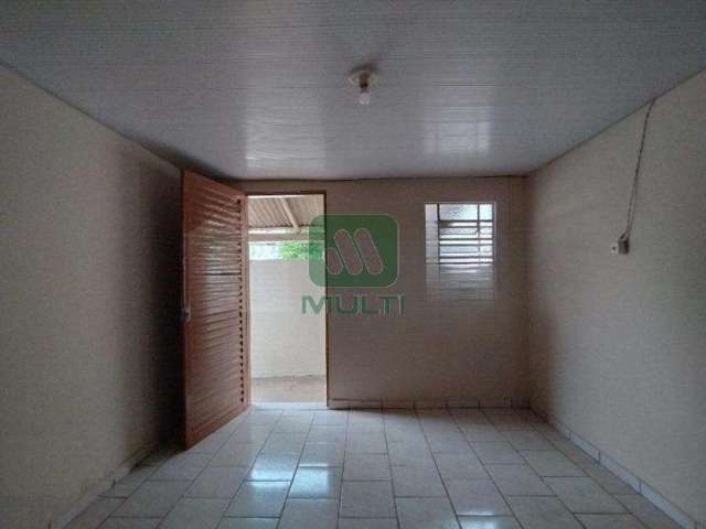 Casa com 2 quartos à venda na Vila Oswaldo, Uberlândia  por R$ 280.000