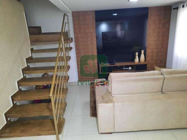 Casa em condomínio fechado com 3 quartos à venda no Jardim Sul, Uberlândia  por R$ 950.000