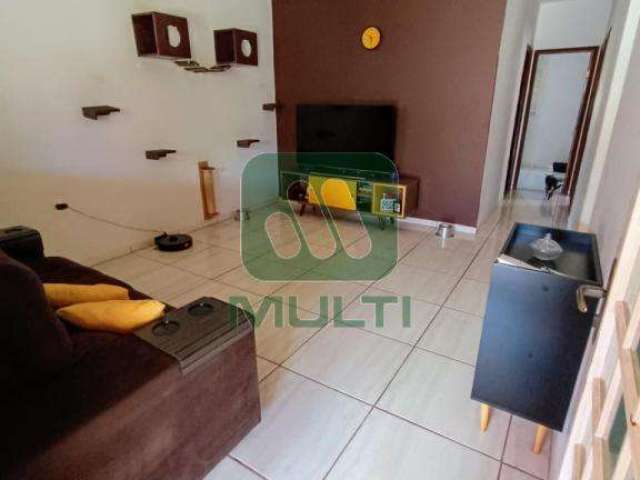 Casa com 5 quartos à venda no Pampulha, Uberlândia  por R$ 480.000