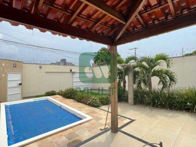 Casa com 3 quartos à venda no Brasil, Uberlândia  por R$ 800.000