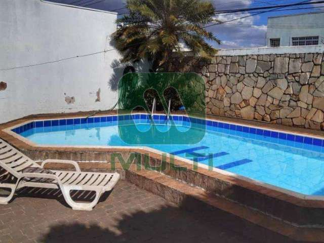 Casa com 4 quartos à venda no Brasil, Uberlândia  por R$ 610.000