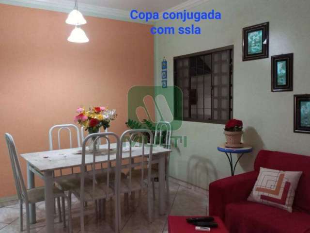 Casa com 3 quartos à venda no Jardim dos Gravatás, Uberlândia  por R$ 600.000