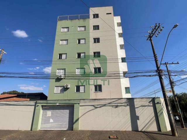 Apartamento com 3 quartos para alugar no Presidente Roosevelt, Uberlândia  por R$ 2.500