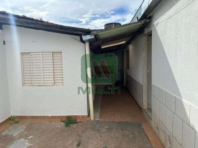 Casa com 3 quartos à venda no Jardim Patrícia, Uberlândia  por R$ 410.000