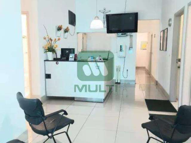 Casa comercial com 1 sala à venda no Centro, Uberlândia  por R$ 950.000