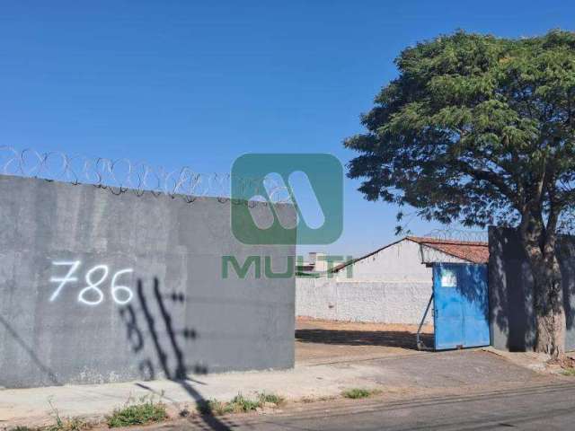 Barracão / Galpão / Depósito com 1 sala para alugar na Nossa Senhora das Graças, Uberlândia  por R$ 12.000