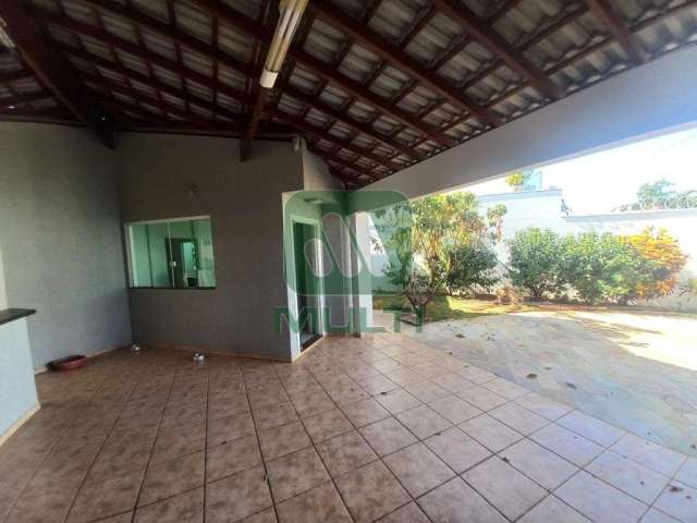 Casa com 3 quartos para alugar no Jardim Inconfidência, Uberlândia  por R$ 4.500