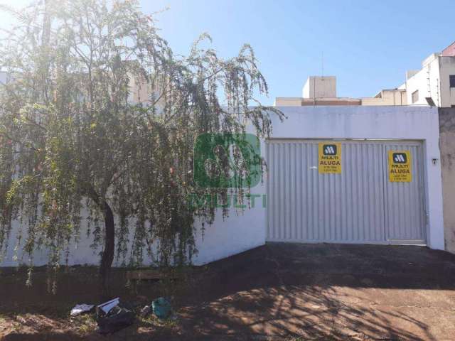 Casa com 2 quartos para alugar no Jardim Colina, Uberlândia  por R$ 2.000