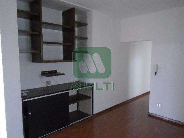 Casa com 3 quartos para alugar no Brasil, Uberlândia  por R$ 4.000