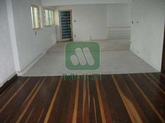 Casa com 4 quartos à venda no Centro, Uberlândia  por R$ 2.500.000